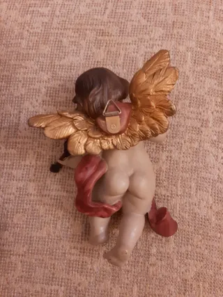 Antichi angeli in resina da appendere