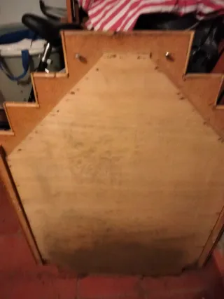 Espejo de mimbre con diseño geométrico