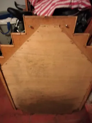 Espejo de mimbre con diseño geométrico