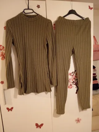 Conjunto de punto verde militar