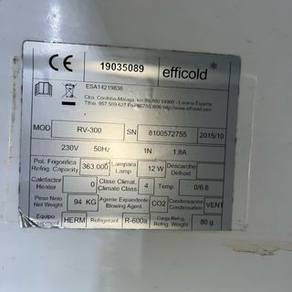 Nevera expositora vertical 360L puerta cristal