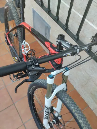 Bicicleta MTB Carbono