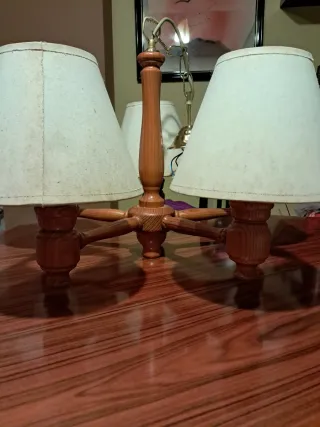 Lámpara de techo de madera y tela