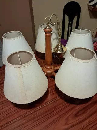 Lámpara de techo de madera y tela