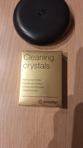 Cristalli pulizia Invisalign