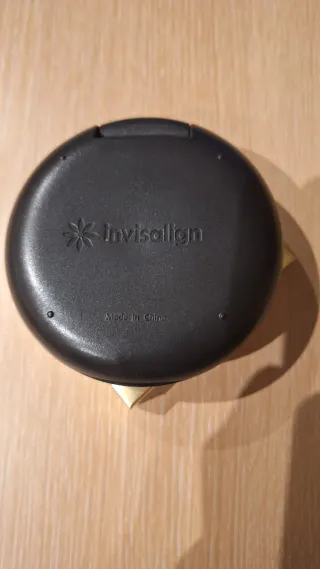 Cristalli pulizia Invisalign