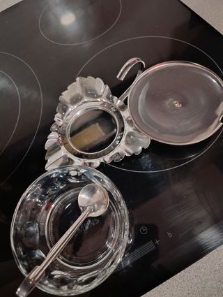 Azucarero de cristal y metal