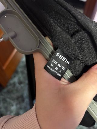 Falda negra drapeada mujer