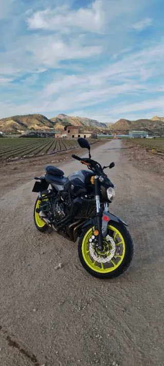 Yamaha MT-07 2018 Gris/Amarillo