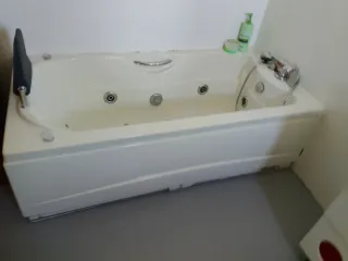 Bañera jacuzzi hidromasaje