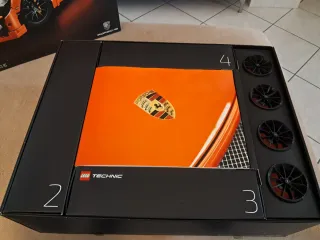 Lego Technic 42056 Porsche 911 GT3 RS completa