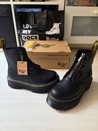 Botas Dr. Martens negras con cremallera