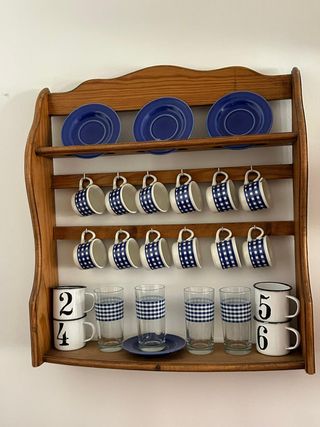 Conjunto de tazas, vasos y platos