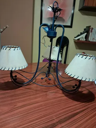 Lámpara de techo azul y beige