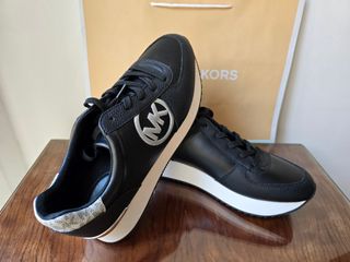 Zapatillas Michael Kors Negras y Plateadas