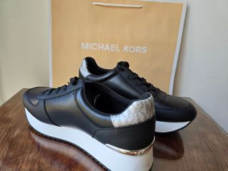 Zapatillas Michael Kors Negras y Plateadas