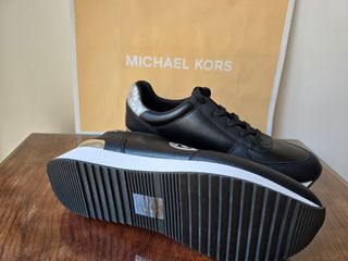 Zapatillas Michael Kors Negras y Plateadas