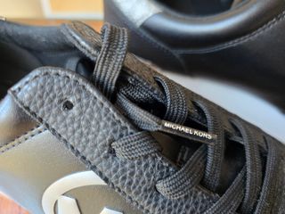Zapatillas Michael Kors Negras y Plateadas