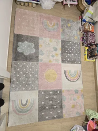 Alfombra infantil patchwork arcoíris y nubes