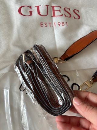 Bolso Guess Beige y Dorado