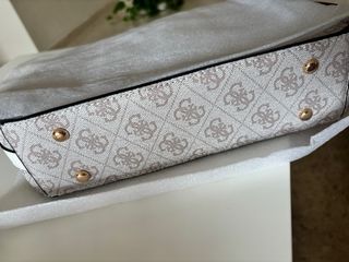 Bolso Guess Beige y Dorado