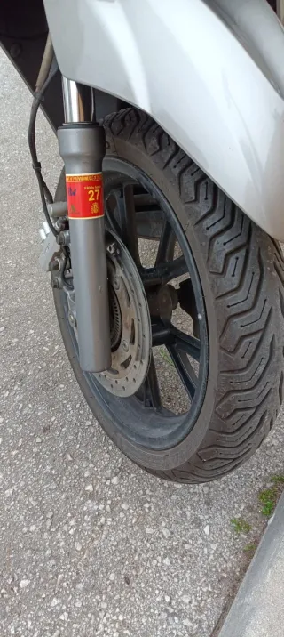 Kymco People 125 GTI Scooter Gris