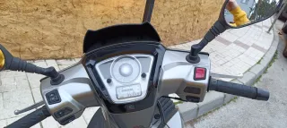 Kymco People 125 GTI Scooter Gris