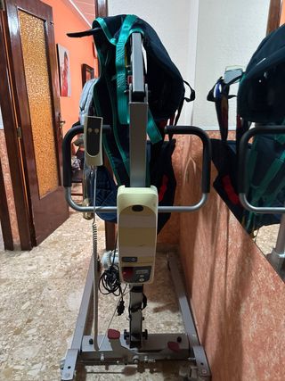 Grua elevadora y traslado con arnes