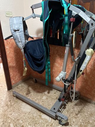 Grua elevadora y traslado con arnes