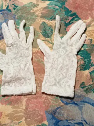 Lote de artículos  de costura y guantes