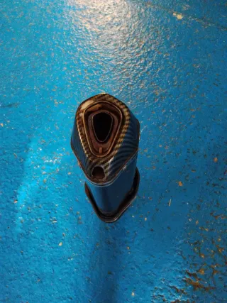 Escape Akrapovič universal carbono chino