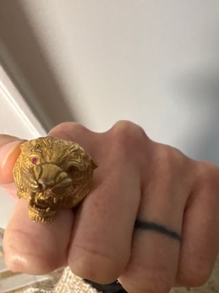 Anillo Tigre Bañado en Oro con Ojos Rojos