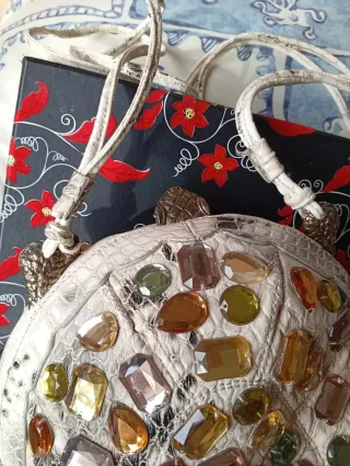 Bolso piel sintética tortuga pedrería