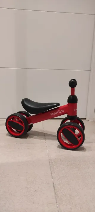 NUEVA. Bicicleta infantil sin pedales roja