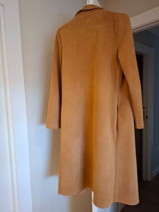 Abrigo largo marrón Zara
