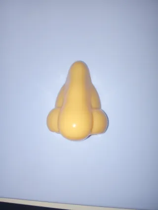 peluche gato,pulsera cuadrada pompón y sacapuntas.