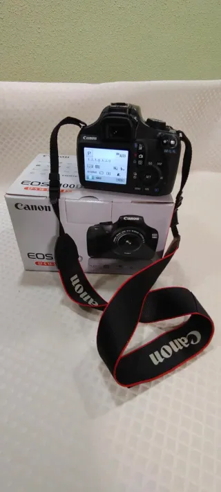 Canon 1100D + objetivo Canon 18-55 + Sigma 18-200.