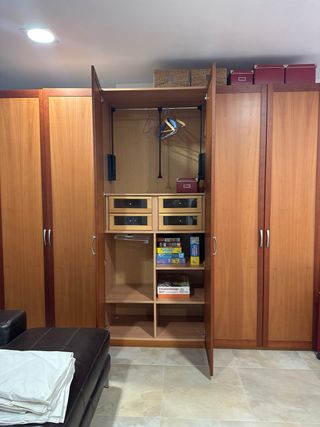 Armario de madera