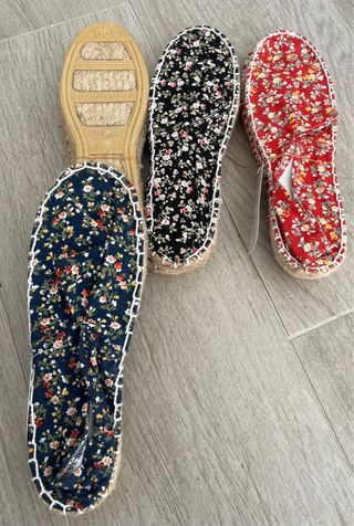 Alpargatas florales para eventos. 22 pares.