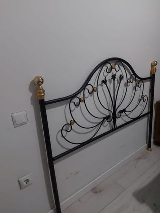 Cabecero forja cama 135 cm. Negro/Dorado