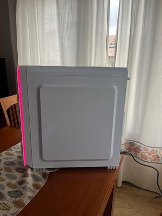 Computer da gaming con illuminazione RGB