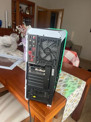 Computer da gaming con illuminazione RGB