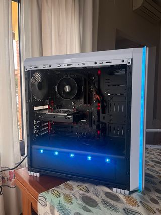 Computer da gaming con illuminazione RGB