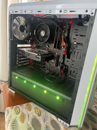 Computer da gaming con illuminazione RGB