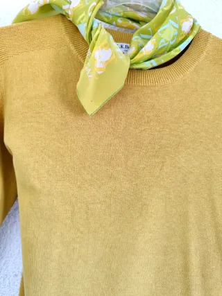 Jersey amarillo con pañuelo