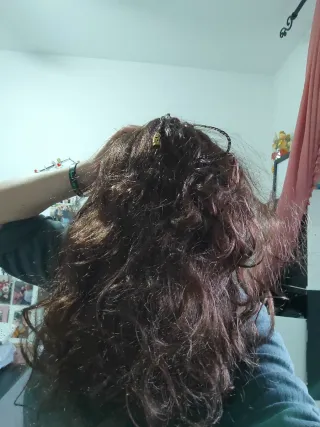 Peluca Ondas Marrones y Guantes Negros