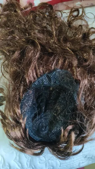 Peluca Ondas Marrones y Guantes Negros