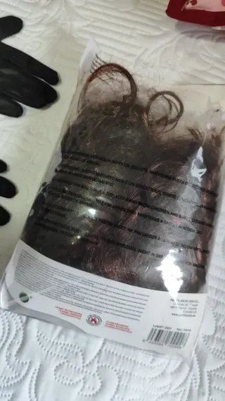 Peluca Ondas Marrones y Guantes Negros