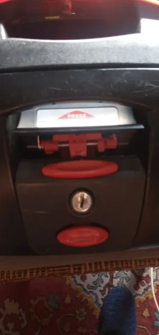 Baúl Cofre Moto Honda Negro y Rojo