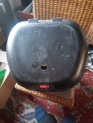 Baúl Cofre Moto Honda Negro y Rojo